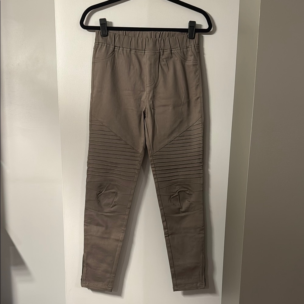 Umgee Women’s Tan Pants - Never Worn